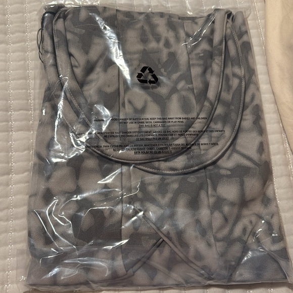 Alo Shopper Tote - Picture 2 of 3